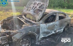 Возле лесопосадки участники банды расстреляли автомобиль, а затем подожгли