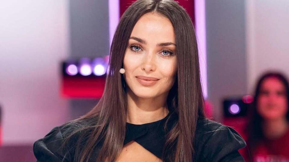 Мішина вирушила до екзотичної країни