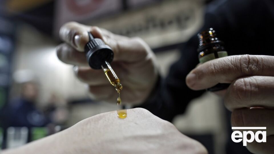 Краплі з марихуаною продаватимуть за рецептами