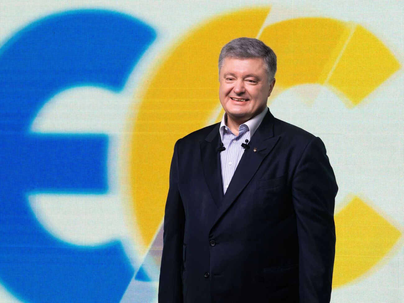 Журналісти наголосили на минулих зв'язках лідера "Європейської солідарності" з Росією й ОРДЛО і нагадали про його статус підозрюваного в держзраді