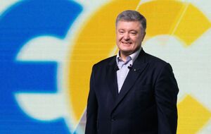 Журналисты подчеркнули прошлые связи лидера "Европейской солидарности" с Россией и ОРДЛО и напомнили о его статусе подозреваемого в госизмене