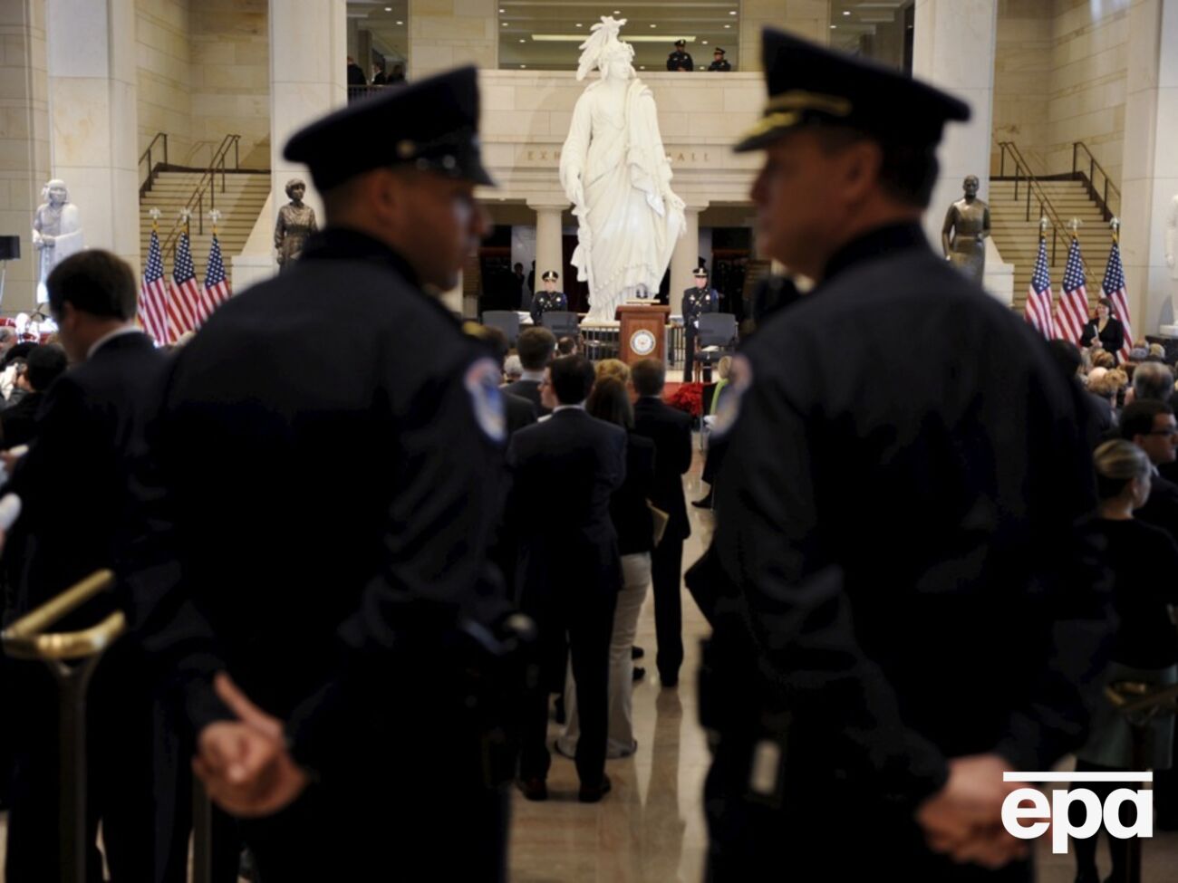 Офіцери помітили мачете й ножі в сумці чоловіка під час перевірки. Порушника затримали