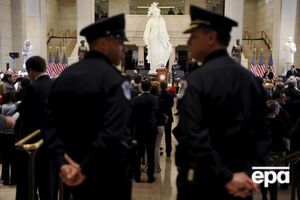 Офіцери помітили мачете й ножі в сумці чоловіка під час перевірки. Порушника затримали