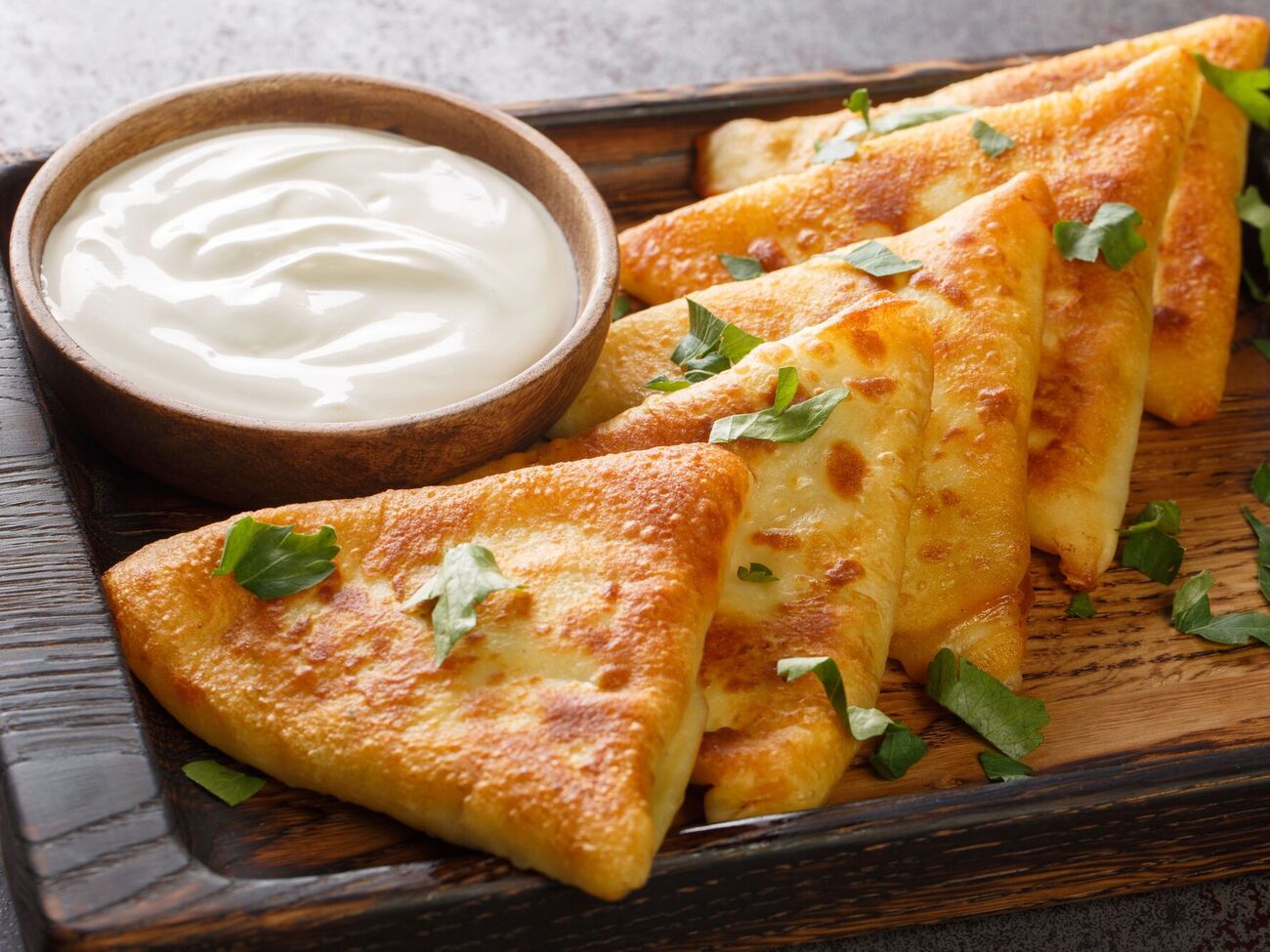 Бендерики подают со сметаной