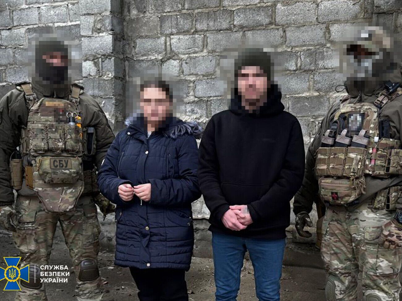 Щоб їхні вилазки не викликали підозр, подружжя брало із собою свою трирічну дитину