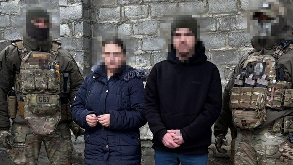 Щоб їхні вилазки не викликали підозр, подружжя брало із собою свою трирічну дитину