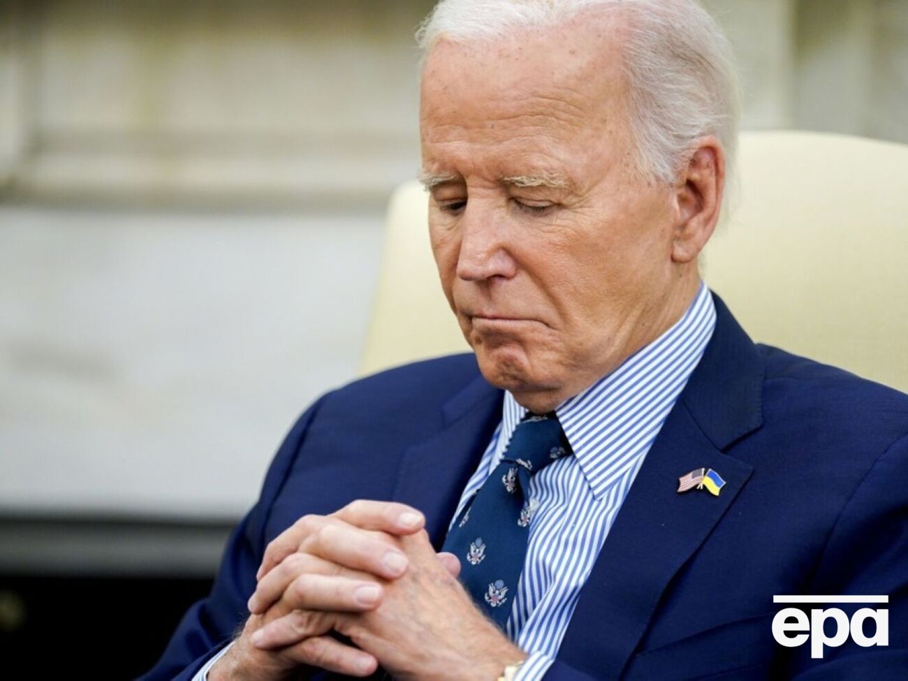 Байден остался в Вашингтоне, чтобы следить за ситуацией с лесными пожарами в США, пишет СМИ