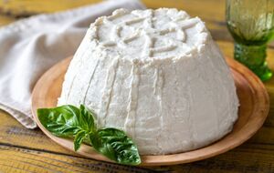 Сыр брынзу легко приготовить дома