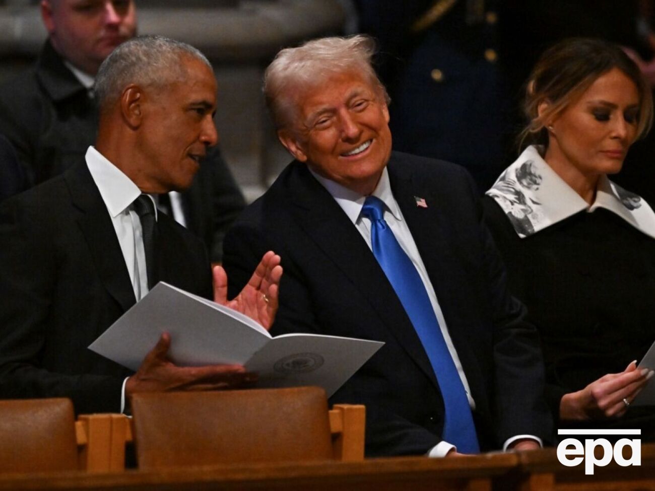 Политики пообщались несколько минут перед началом похоронной процессии