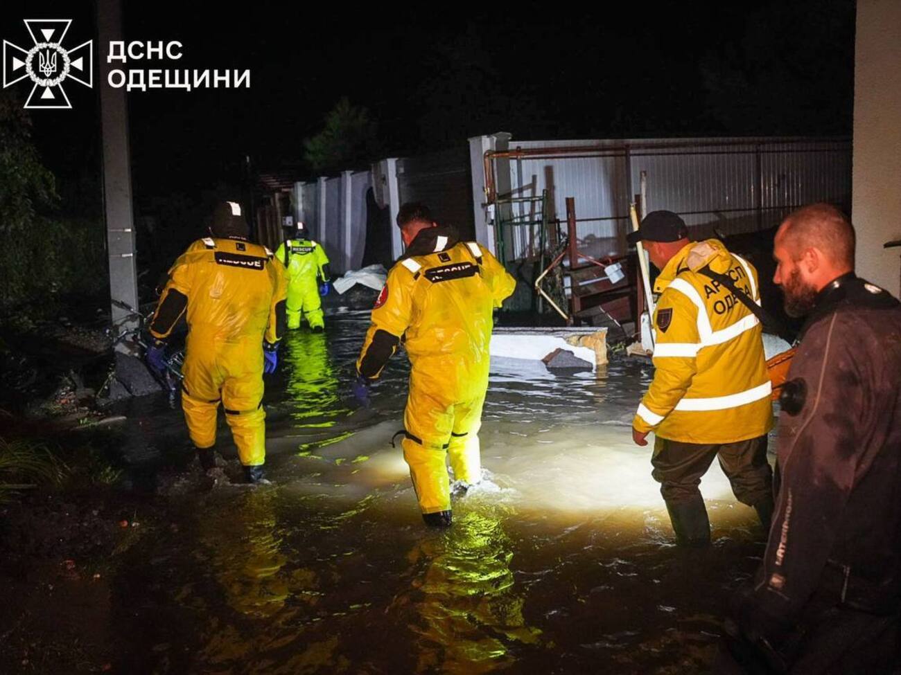 В Одессе продолжают ликвидировать последствия непогоды