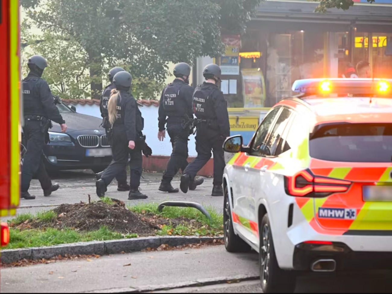 Сапери знешкоджують на місці вибухові пристрої