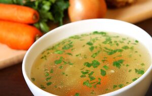 Цибулю для обсмажування й бульйону можна брати з лушпинням