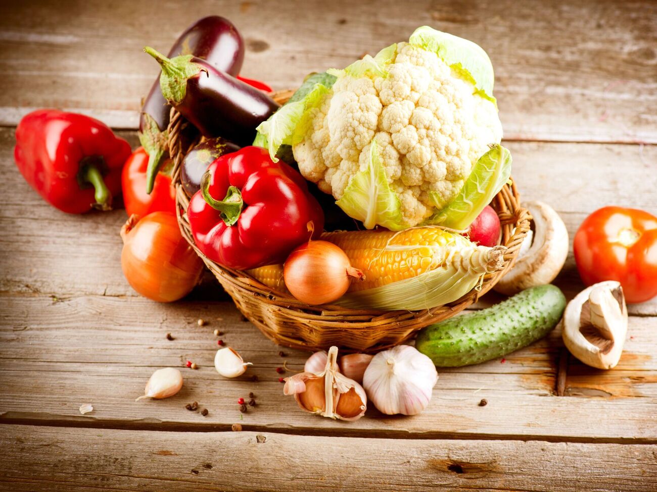 По словам Рыбко, осень – время лука, чеснока, картофеля, свеклы, моркови, сельдерея, капусты и квашенных овощей