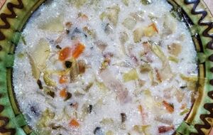 Для белого борща понадобится свекла, картофель, фасоль, морковь, лук, капуста, чеснок, зелень и перец