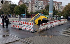 Спасатели доставали минивэн и маршрутку в течение трех часов