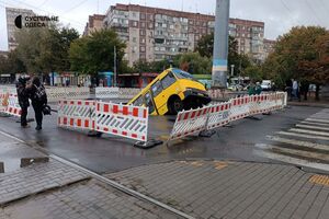 Спасатели доставали минивэн и маршрутку в течение трех часов