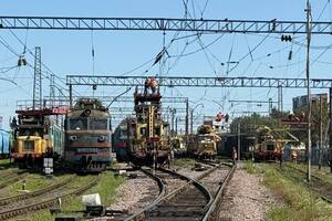Пассажиры остановившихся поездов в зависимости от ситуации находились в вагонах или в вокзальных укрытиях