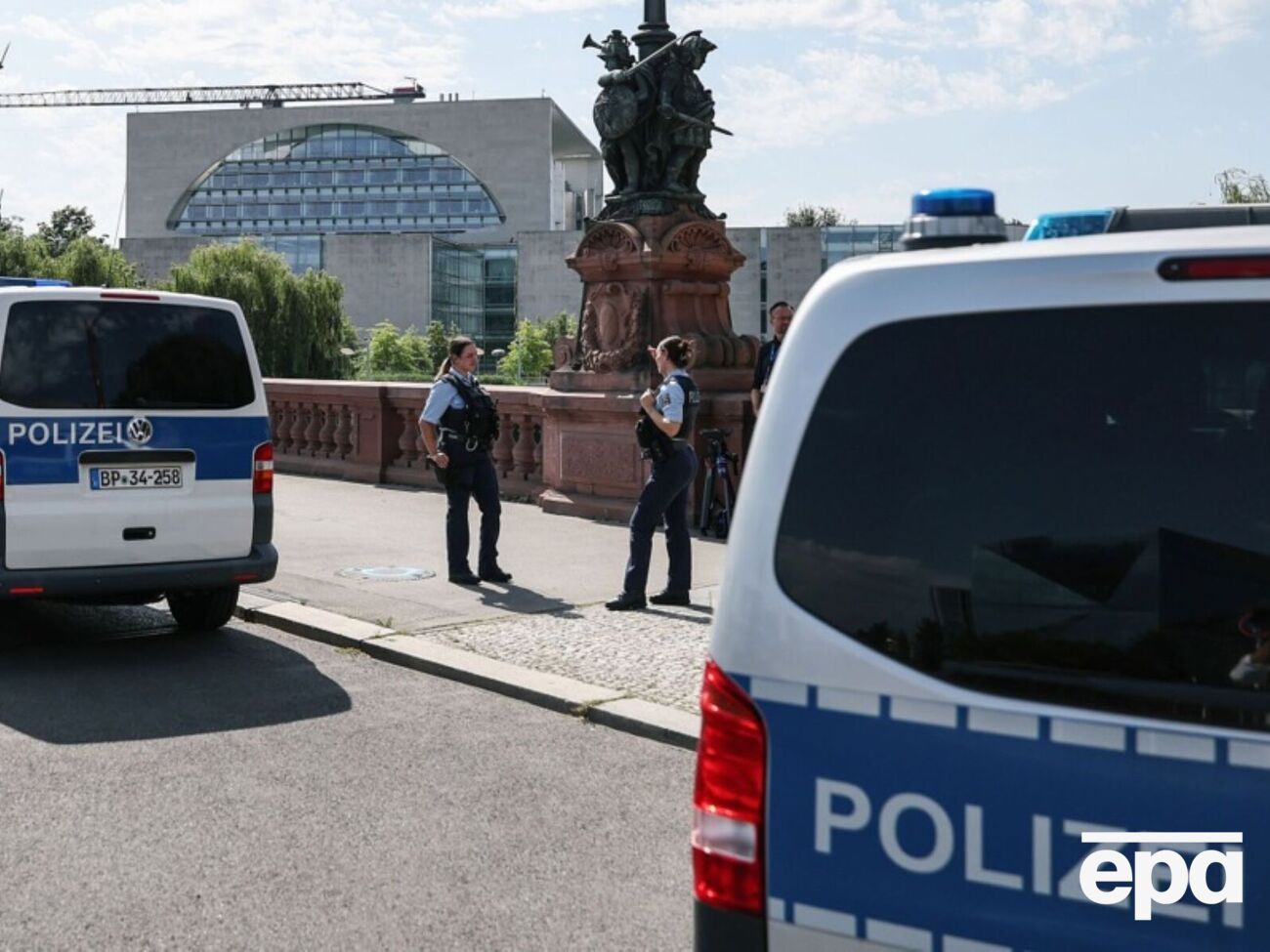 По данным следствия, фигуранты начали готовить теракты с лета