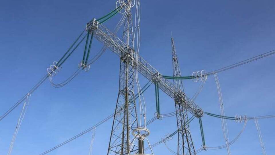 Восстановительные работы после ракетно-дроновой атаки на объекты энергетики продолжаются, отметили в министерстве