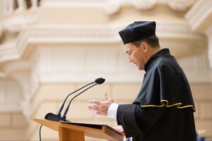 Сикорский 10 октября начал визит в Украину