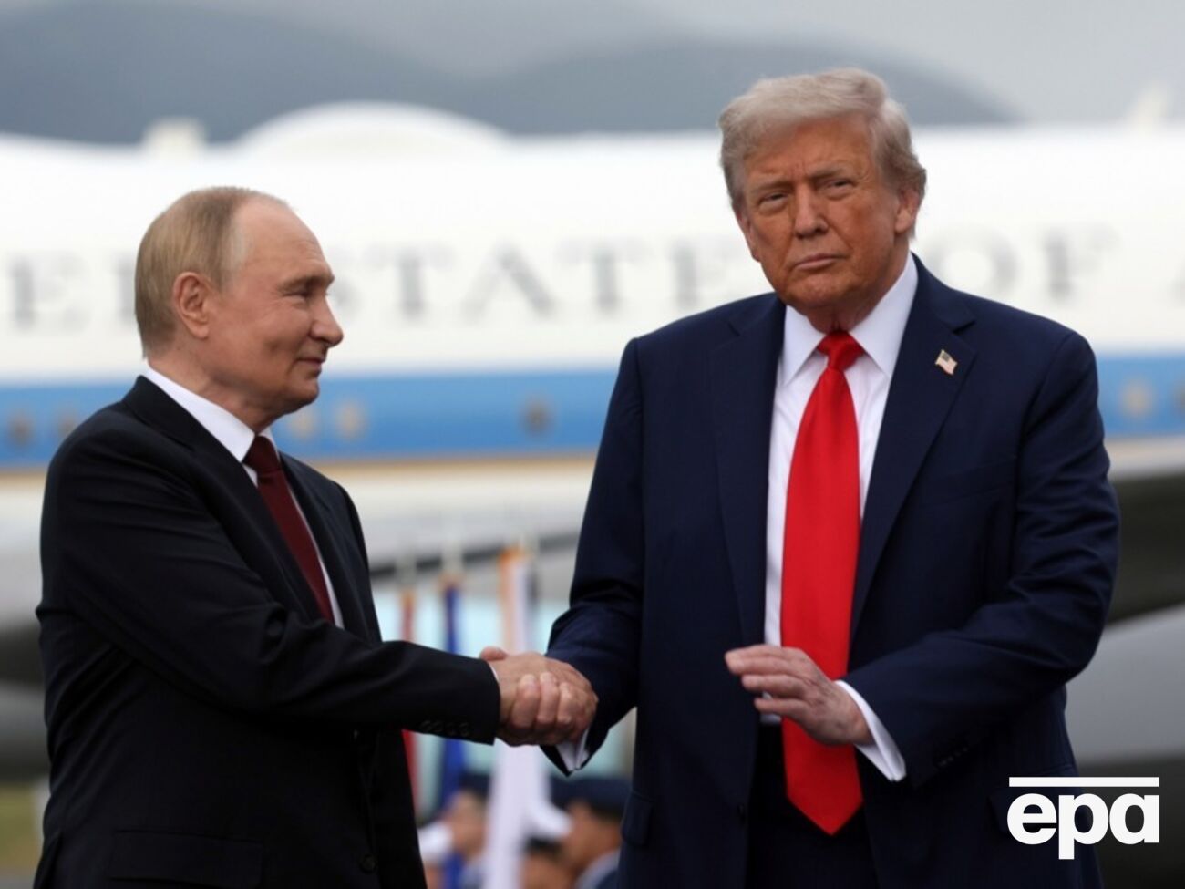 Путин отметил, что не ему решать, достойна ли Нобелевская премия достижений Трампа