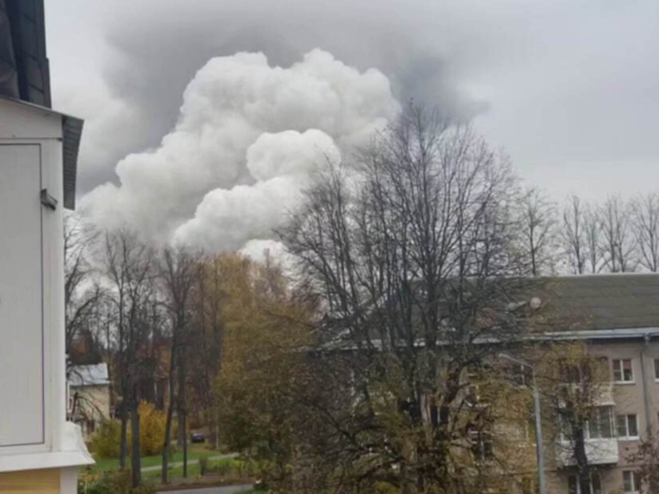 Над випробувальним центром "Роскосмосу" здійнявся стовп білого диму