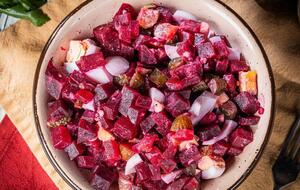 Салат заправте олією