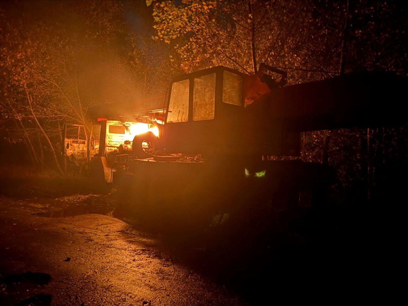 В результате атаки повреждены два транспортных средства энергетиков