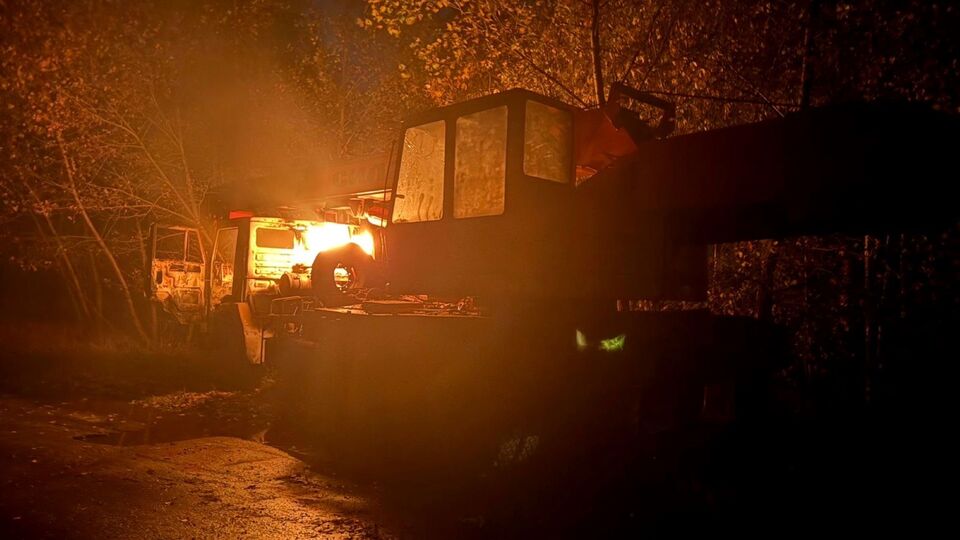 В результате атаки повреждены два транспортных средства энергетиков