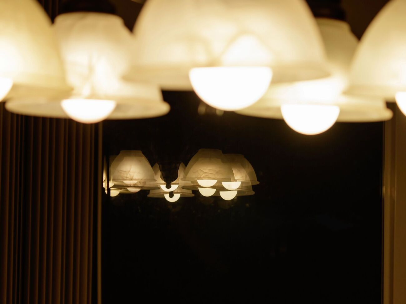 Після російського обстрілу 110 тис. абонентів у Київській області залишилися без електропостачання