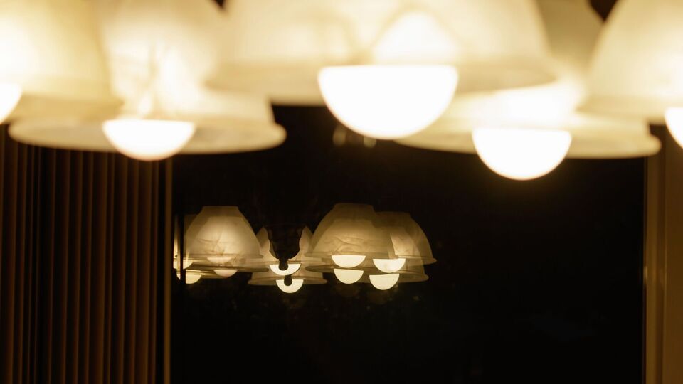 Після російського обстрілу 110 тис. абонентів у Київській області залишилися без електропостачання