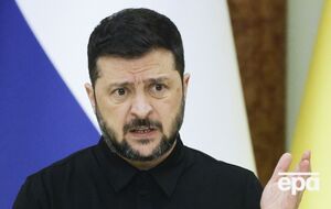 Зеленский зазначив, що передусім треба вистояти й перемогти країну-агресора Росію