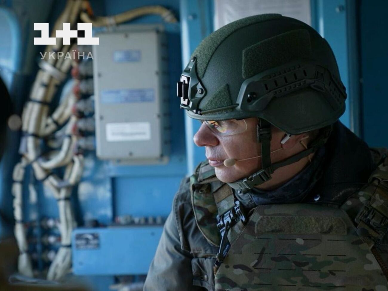 Комаров 9 жовтня в ефірі "Сніданку з "1+1" пояснив, що в його випуску про ППО кожен кадр, дію і фразу погоджено з військовими