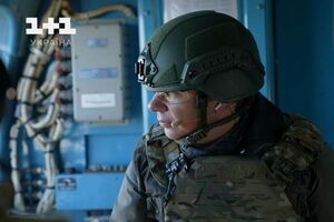 Комаров 9 жовтня в ефірі "Сніданку з "1+1" пояснив, що в його випуску про ППО кожен кадр, дію і фразу погоджено з військовими