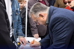 Орбан подписал петицию "против военных планов ЕС"