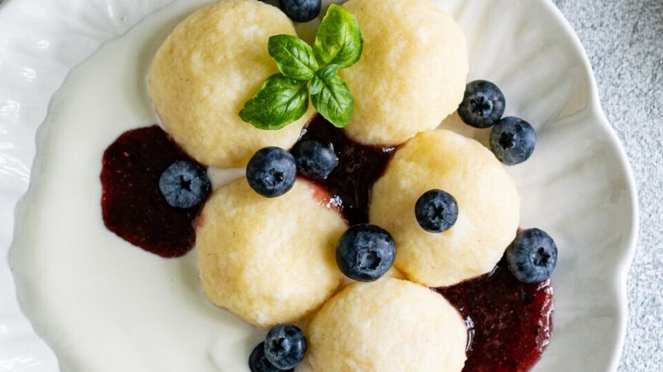 Для галушек понадобится 300 г творога