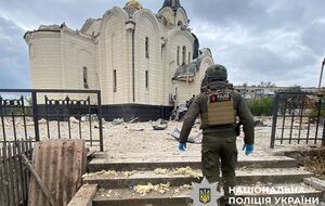 Отец-священник и дедушка ребенка получили ранения в результате российской атаки храма
