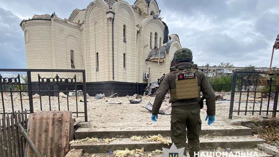 Отец-священник и дедушка ребенка получили ранения в результате российской атаки храма