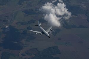 Самолет электронного наблюдения RC-135 Rivet Joint и морской патрульный самолет P-8A Poseidon совершили 12-часовую миссию