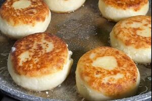 Для приготовления сырников понадобится манка