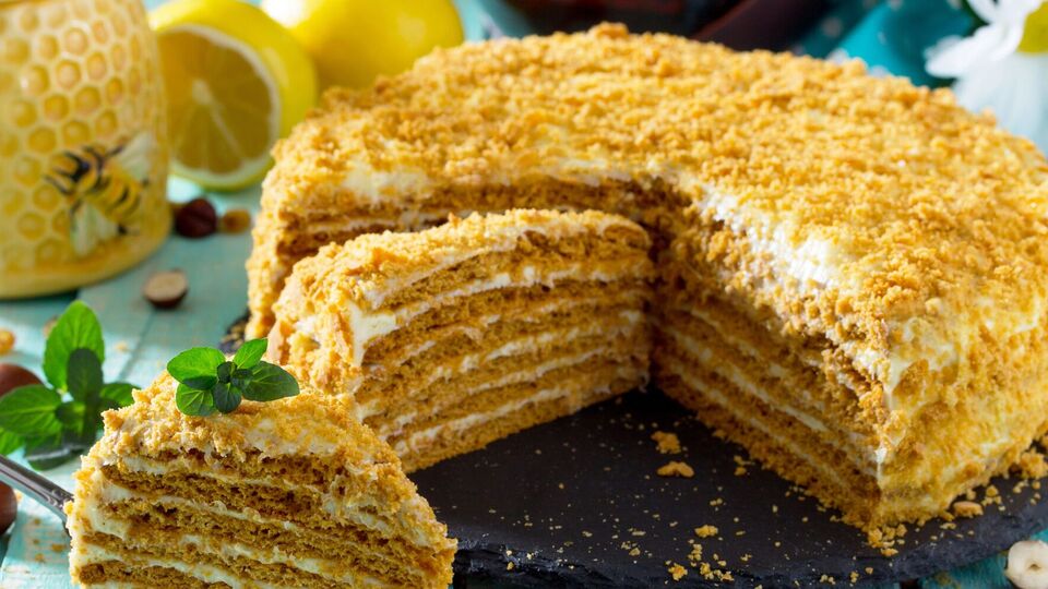 Для торта возьмите 500 г муки