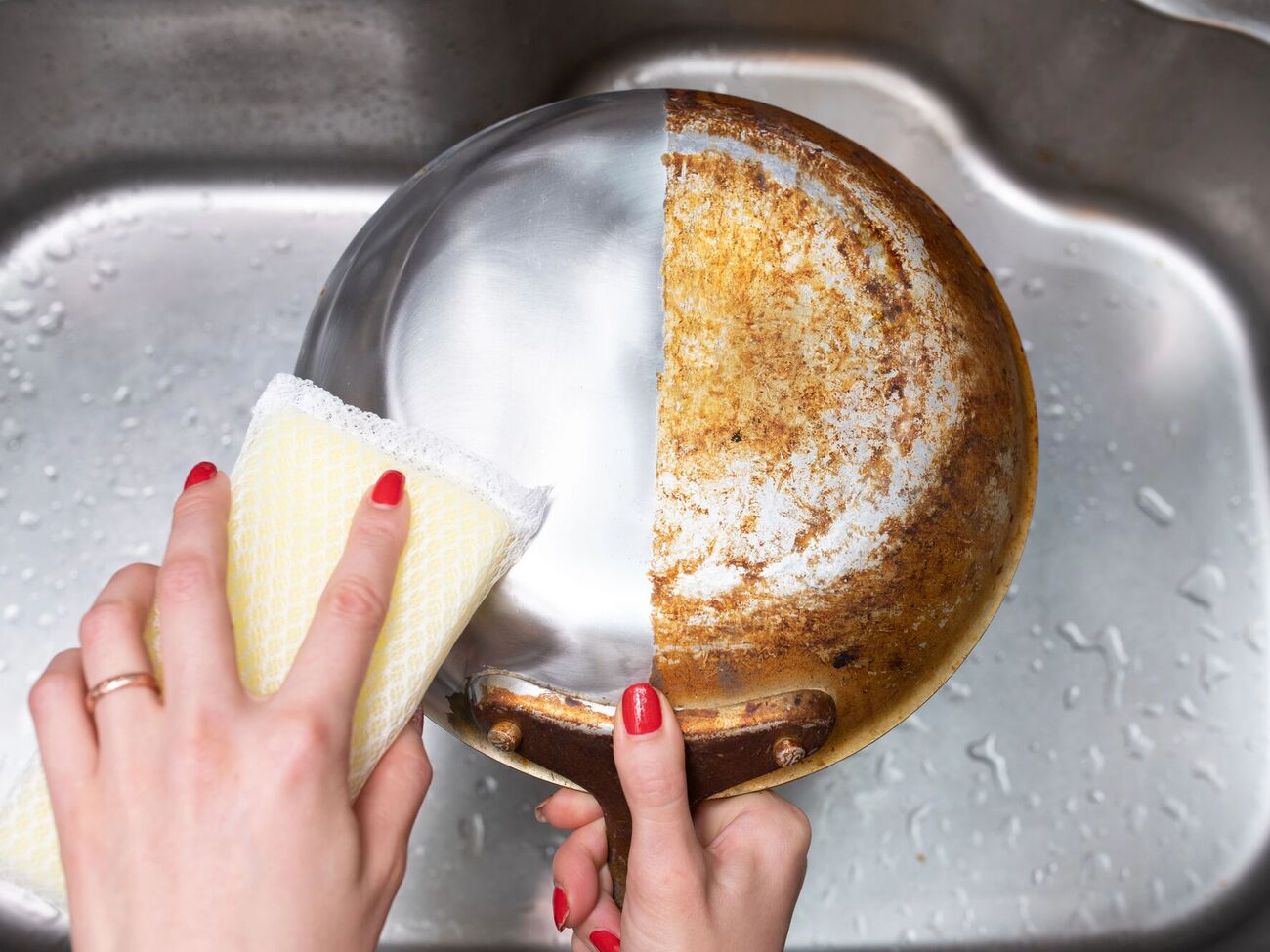 После мытья сковорода заблестит как новая