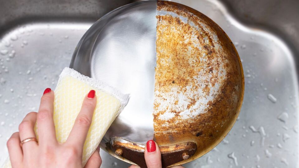 После мытья сковорода заблестит как новая