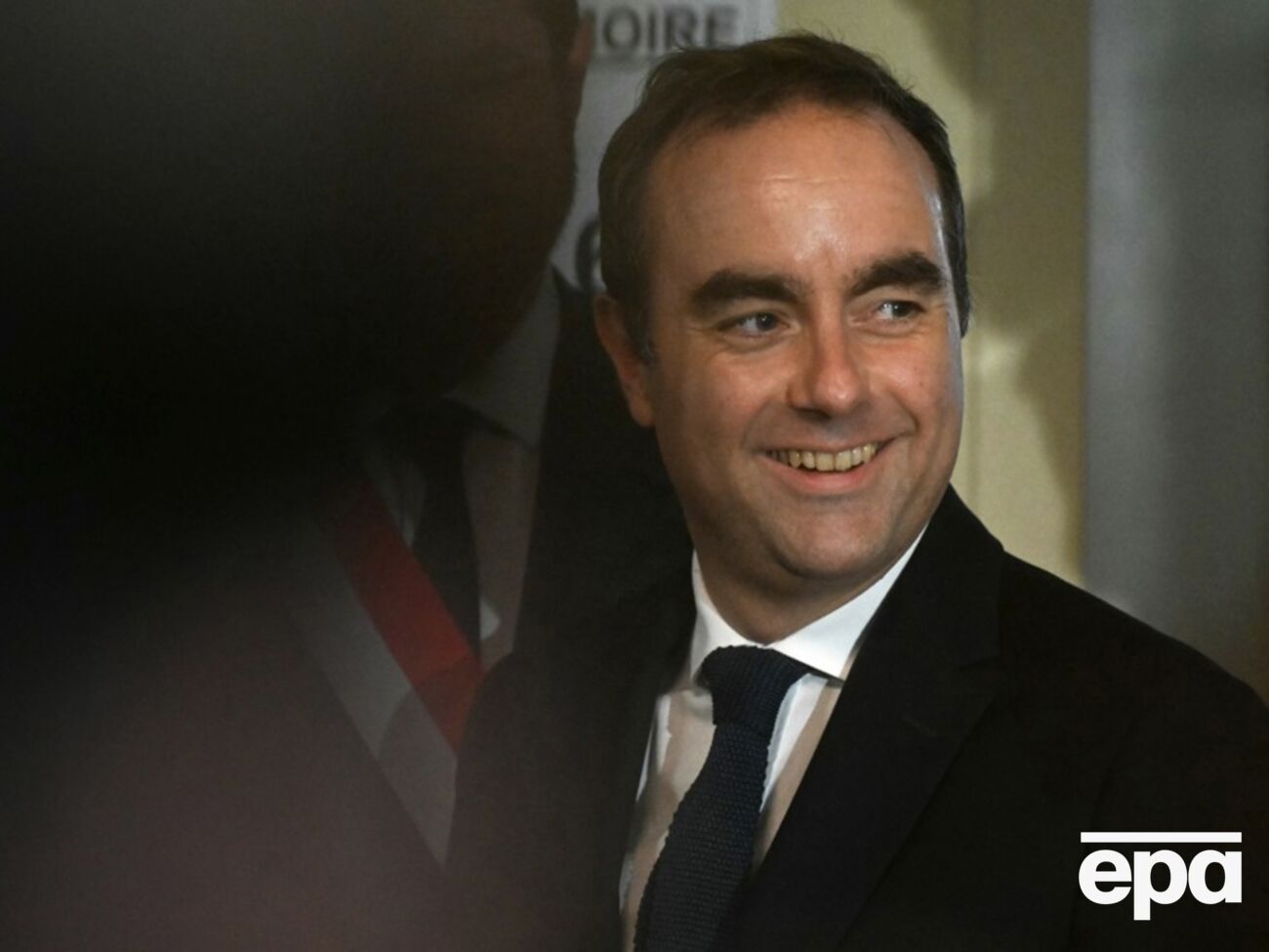 Новий уряд Лекорню проведе своє перше засідання 14 жовтня, проте опозиція вже готує атаку, ідеться у статті