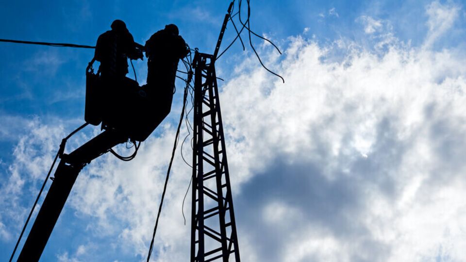 В каких областях Украины 13 октября 2025 года ввели экстренные и аварийные отключения света?