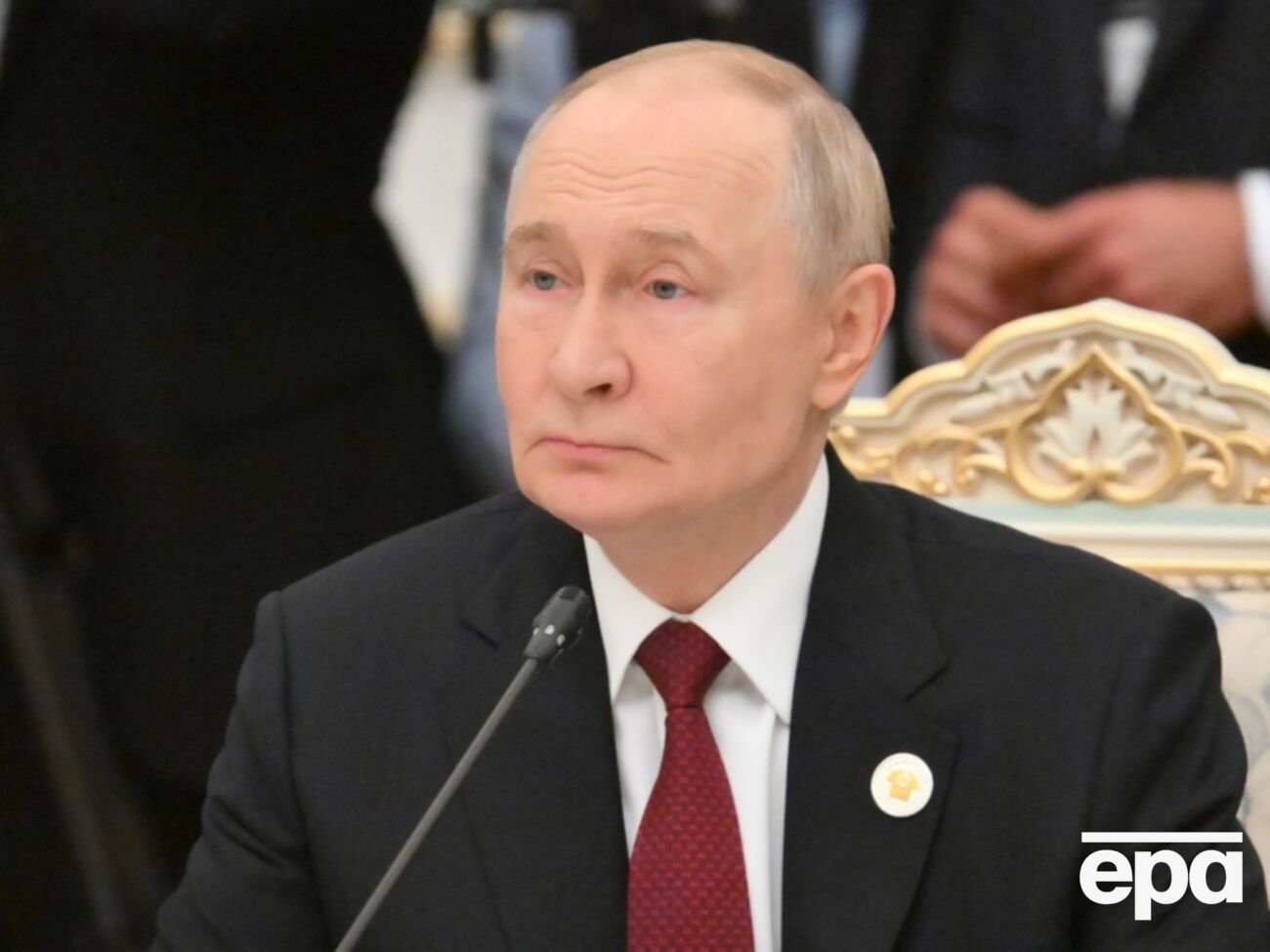 Путин разрешил НПЗ получать субсидии даже при высоких рыночных ценах на бензин и дизельное топливо, говорится в статье