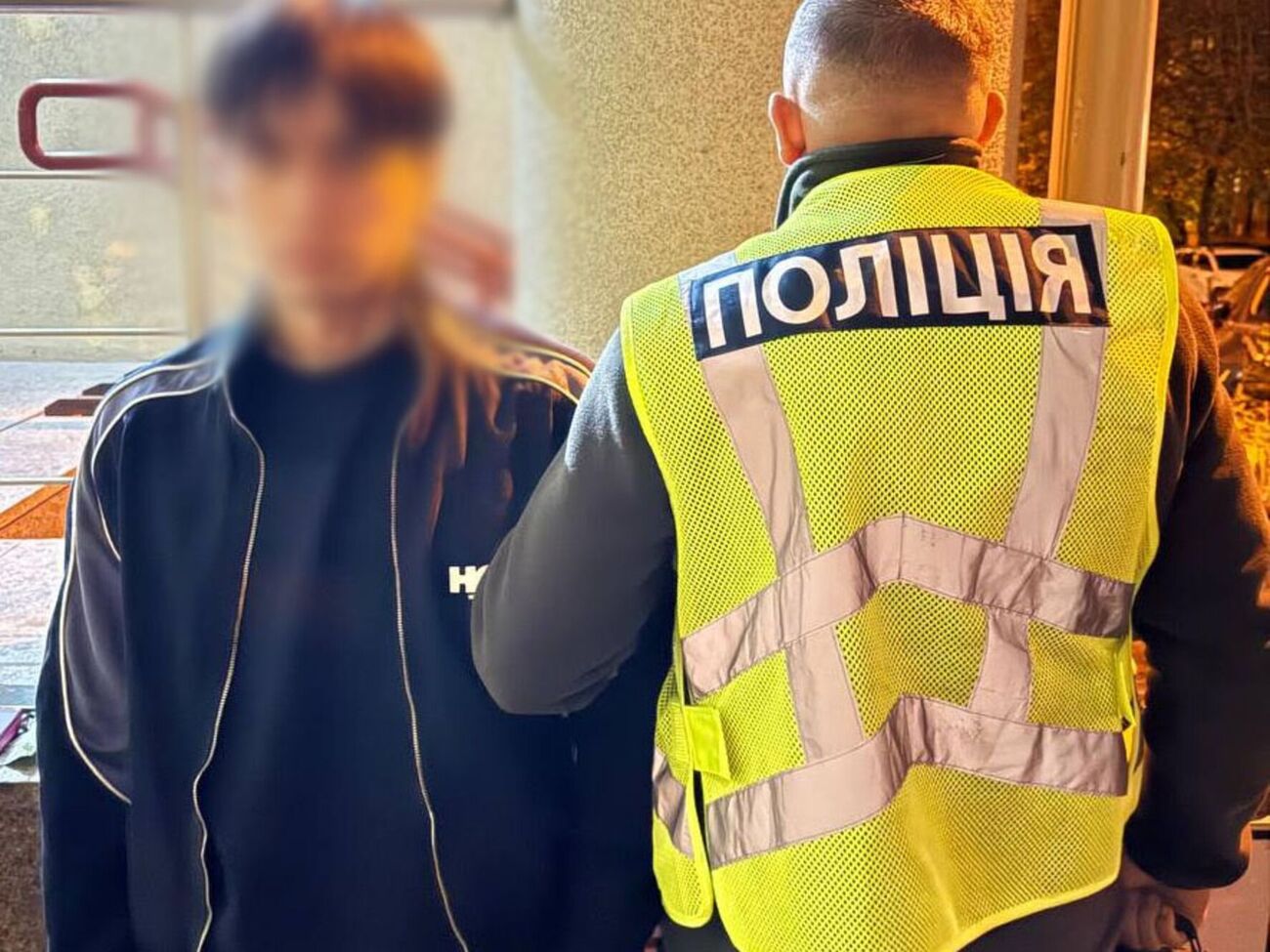Оперативники встановили особу підозрюваного і протягом кількох годин розшукали його у квартирі товариша