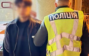 Оперативники установили личность подозреваемого и в течение нескольких часов разыскали его в квартире друга