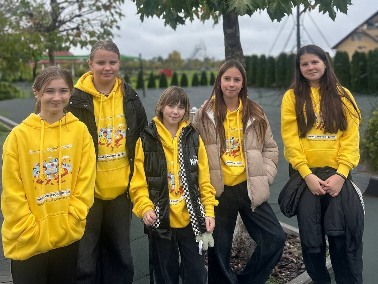 До осінньої зміни входять спортивні ігри, квести, арттерапія, екскурсії і творчі майстер-класи, зазначили організатори