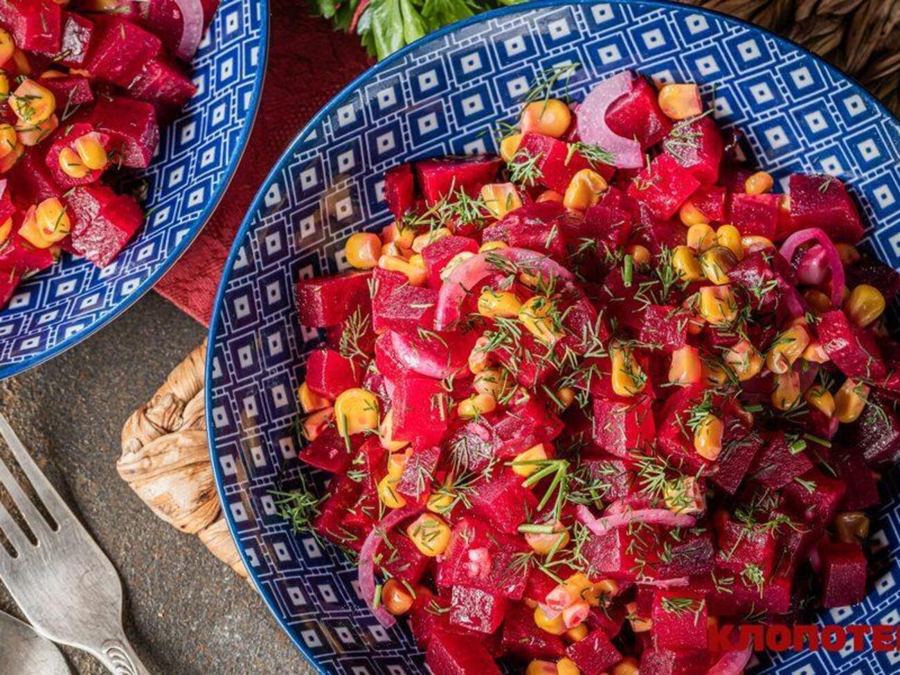 Перед подачей в салат добавляют укроп